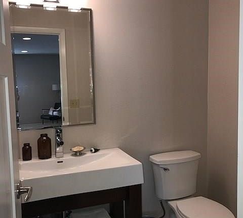5th image of 2802 E Lincoln St APT 1A