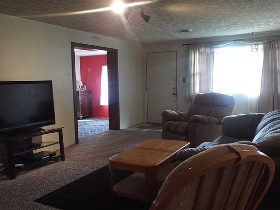 5th image of 504 S Elm St