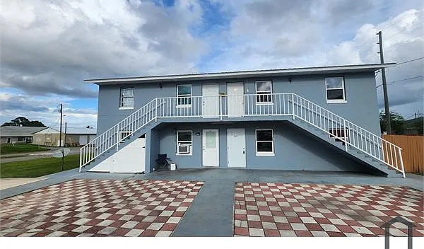 3 bed, 950 sqft, $1,550 — Photo 1