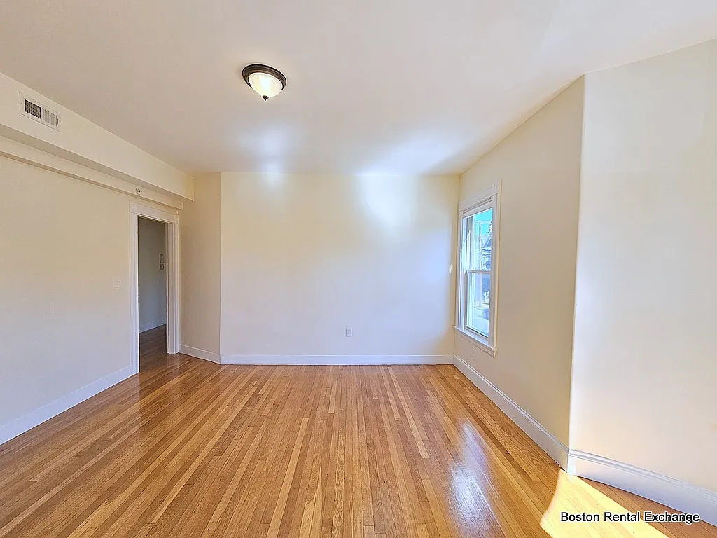 3 bed, 1800 sqft, $4,000 — Photo 4