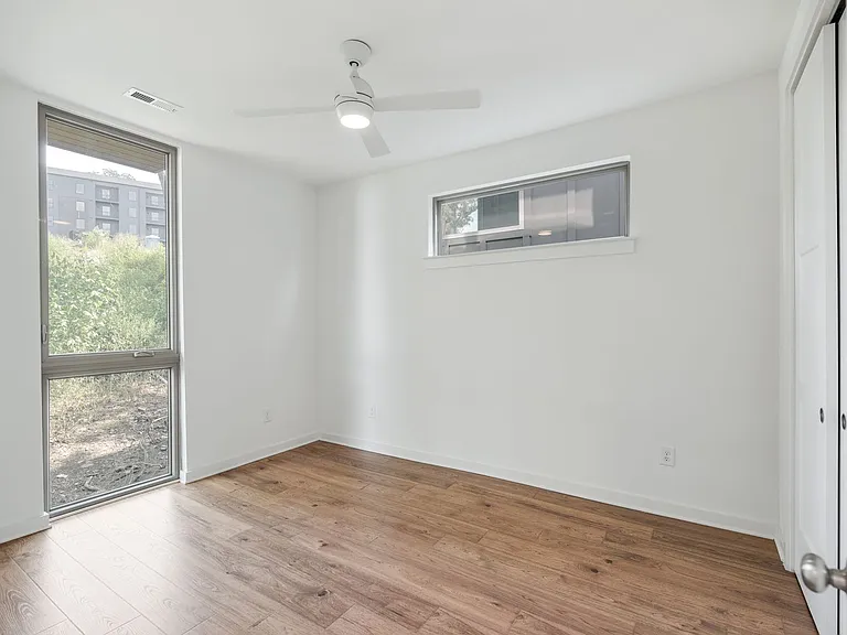 3060 Edwin Cir — Photo 23