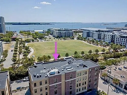 1 bed, 1.5 bath, 925 sqft, $3,400 — Photo 2