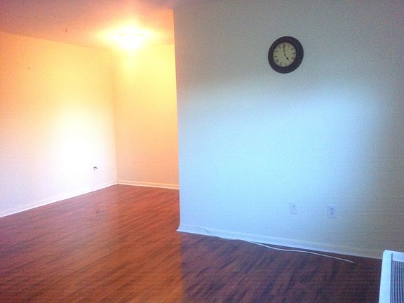 5th image of 2028 N Vermont St APT 204