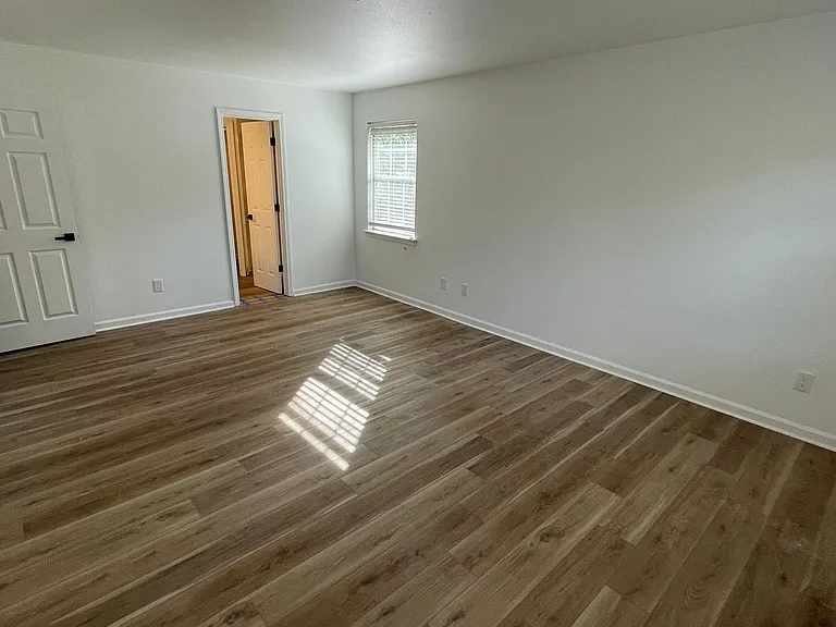 14421 Woodcreek Dr — Photo 12