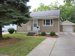 2006 60th St, Des Moines, IA 50322