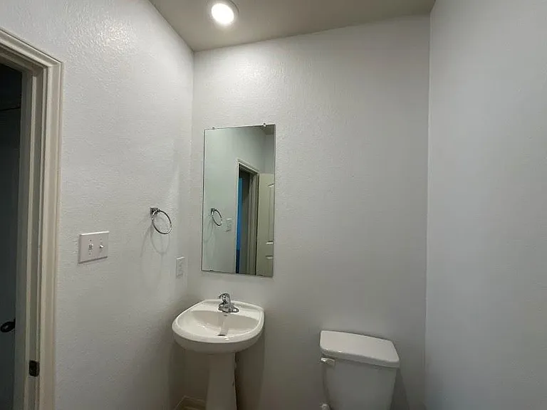 172 Allington Cir — Photo 32