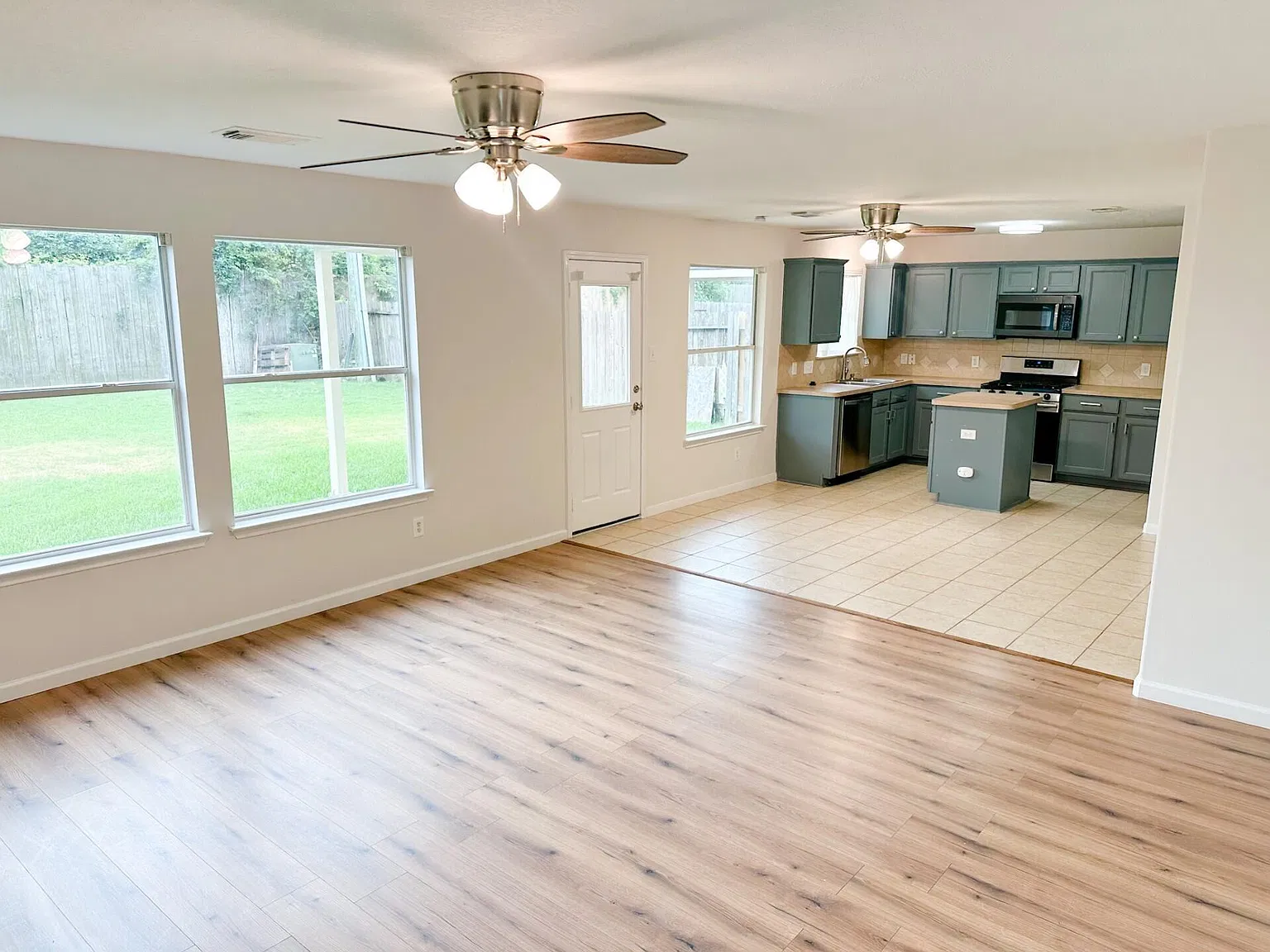 4 bed, 2.5 bath, 1910 sqft, $2,300 — Photo 4