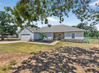 223 Julian Ln, Poolville, TX 76487