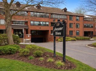 150 Wilson St #306, Ancaster, ON L9G1E2