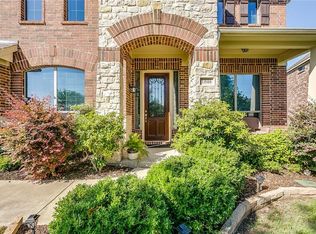1046 Tara Dr, Burleson, TX 76028