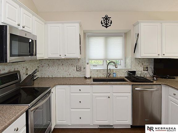 5th image of 20911 Hampton Cir