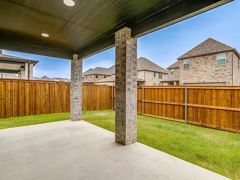 9836 Derbyshire Dr — Photo 93