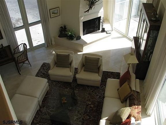 3rd image of 921 Park Pl APT 1517