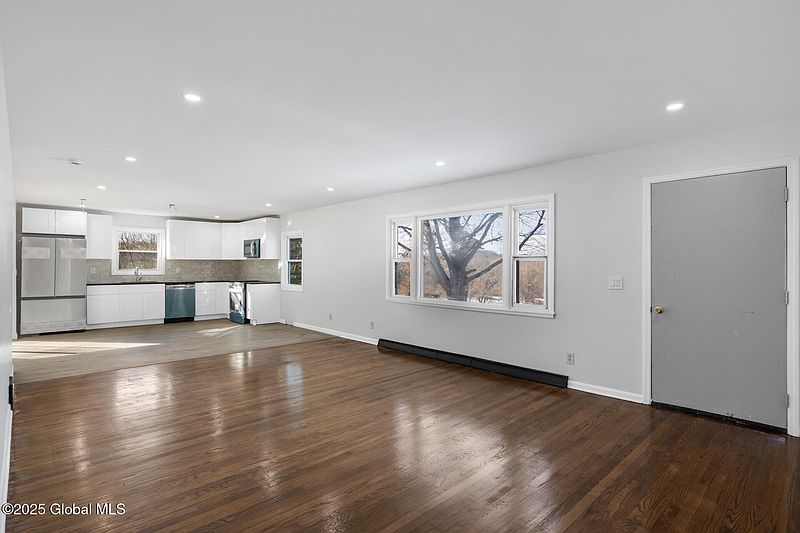 4th image of 202 Sharpe Road