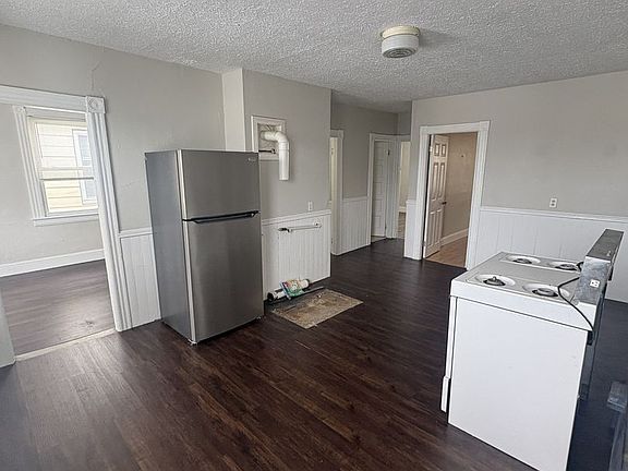 2nd image of 3 Spruce St #3L