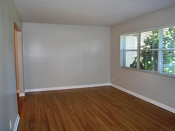 4th image of 3214 De Carlo Ln