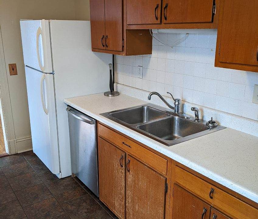 Kitchen/Frige & Dishwasher