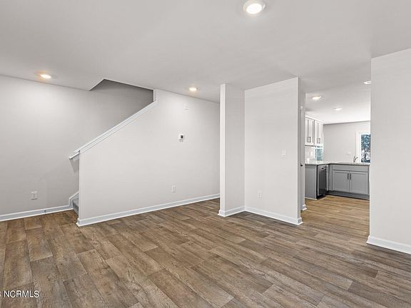5th image of 920 Riverstone Dr