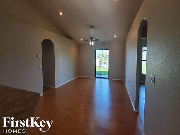 3rd image of 8146 Woodvine Cir