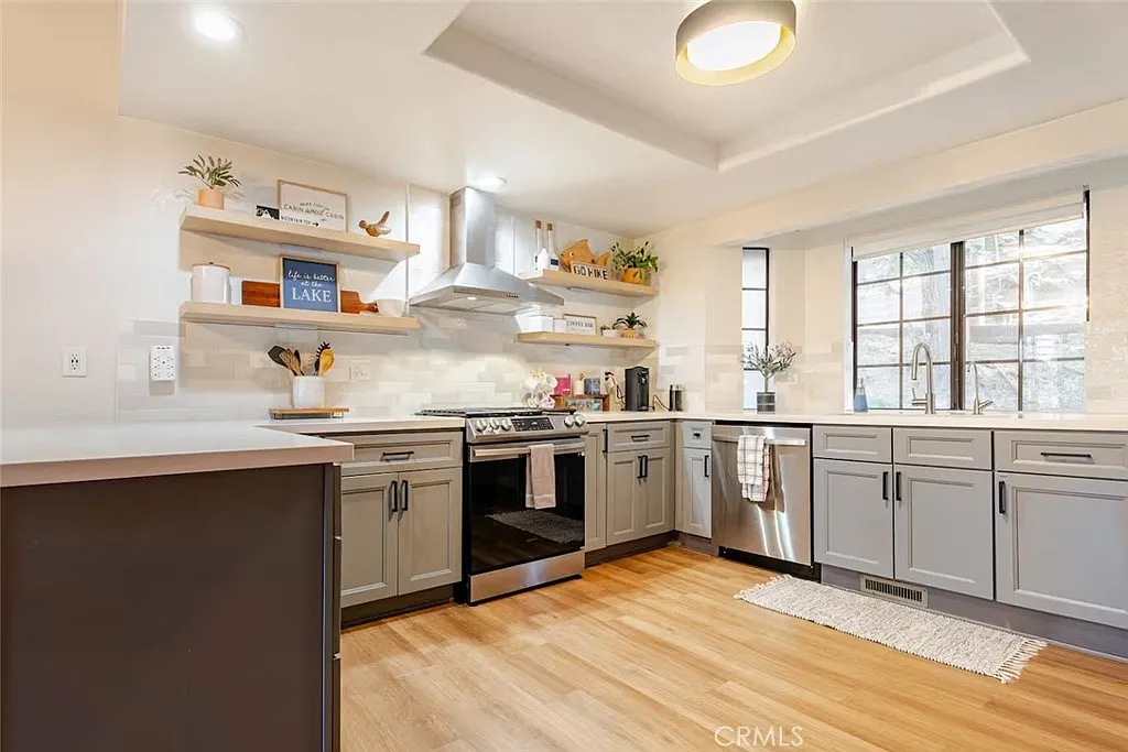 4 bed, 2344 sqft, $3,150 — Photo 2