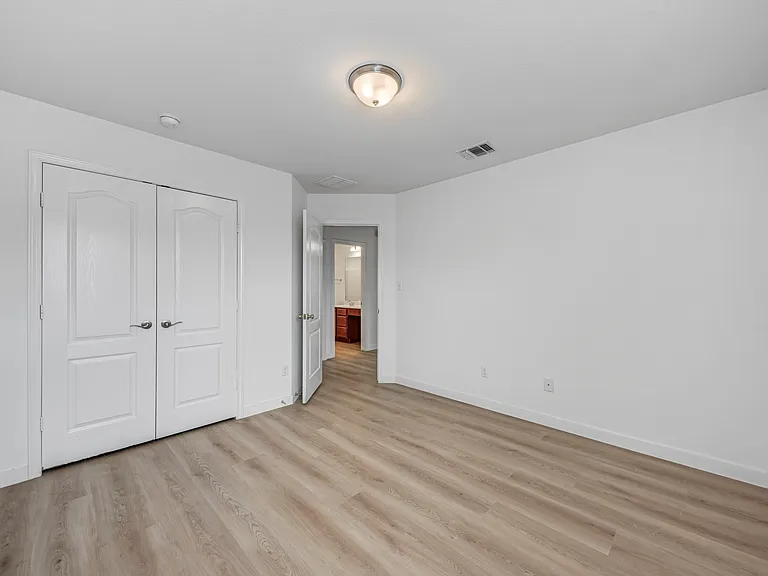 9012 Edmundsbury Dr — Photo 31