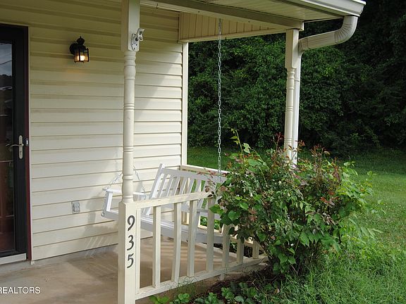 5th image of 935 Chip Cove Ln