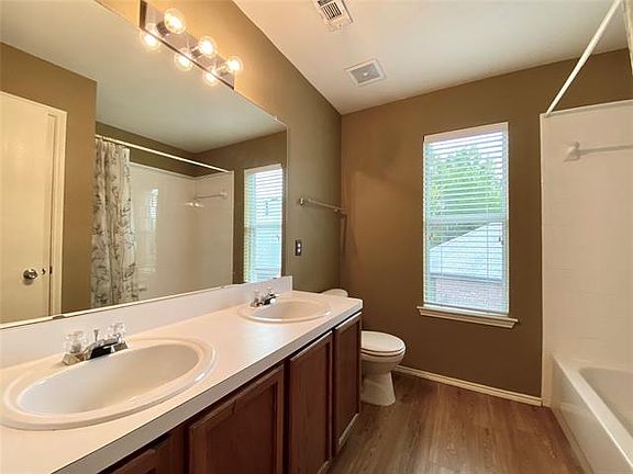 4th image of 3801 San Lorenzo Dr
