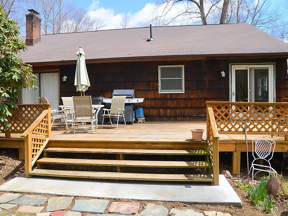 4th image of 19 Hanover Cir