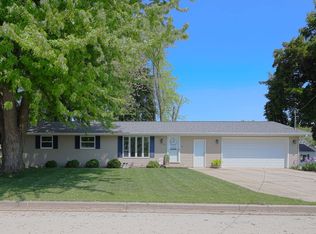 910 Park St, Wrightstown, WI 54180