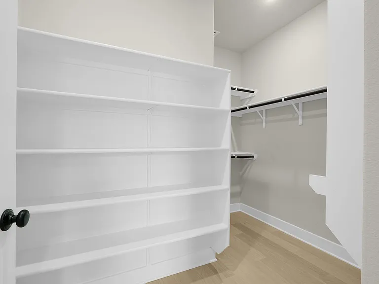 818 Empire St — Photo 16