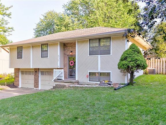 2nd image of 504 SE Sherri Ln
