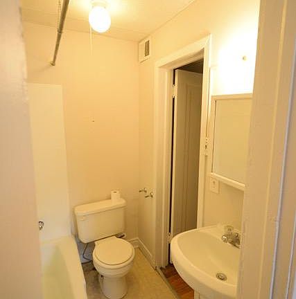 4th image of 720 W 38th St #26C
