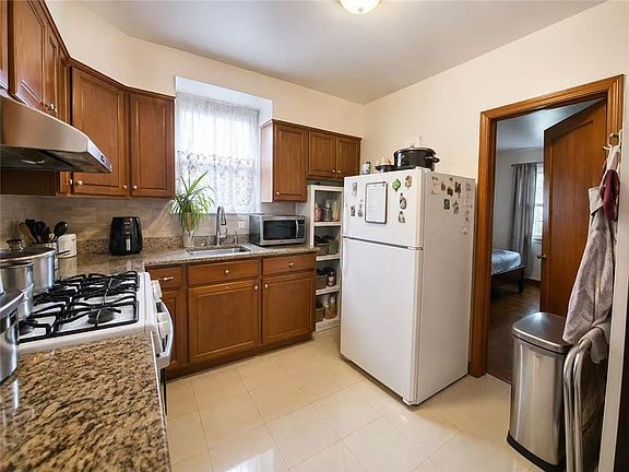 4th image of 2039 150th St