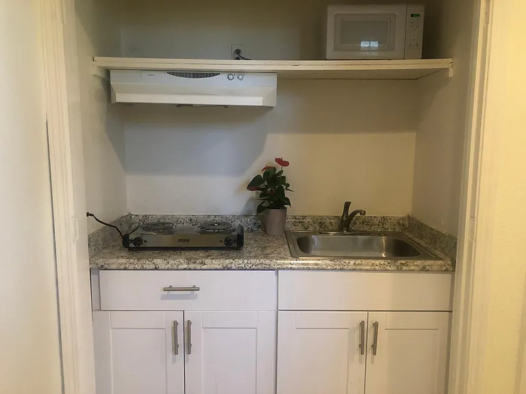554 Fielding Ln #B — Photo 9