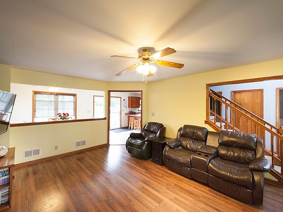3rd image of 667 Cottage Ct