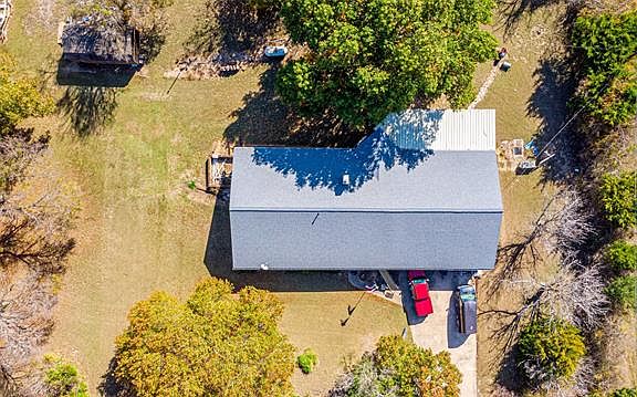 3rd image of 100 Lakecrest Ct