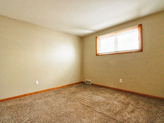 5th image of 22 Fairelm Ln #1
