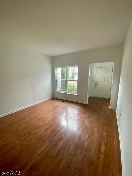 3 bed, 2.5 bath, $3,000 — Photo 2