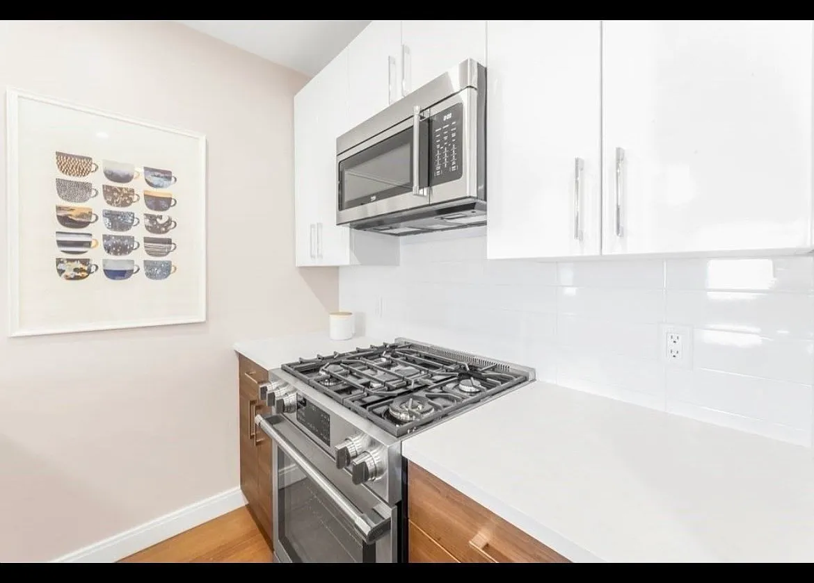 2 bed, 2.0 bath, 1100 sqft, $3,700 — Photo 3