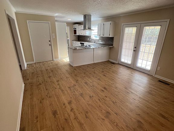 2nd image of 4580 Rainbow Dr