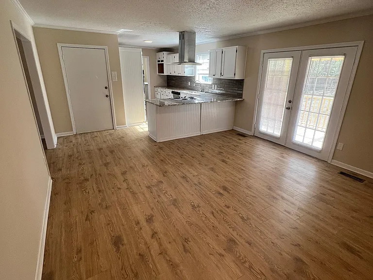 4580 Rainbow Dr — Photo 2