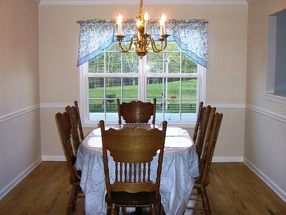 Dining room w/wood floors