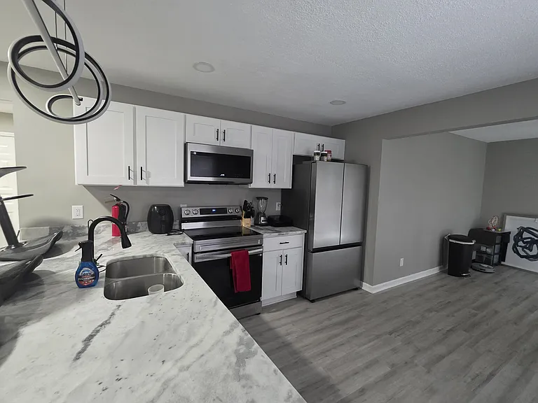 1011 Devon St — Photo 4