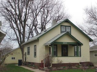 1103 Broadway St, Pella, IA 50219