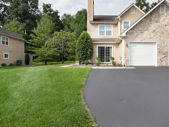 2319 Orchard Hill Cir, Warrington, PA 18976