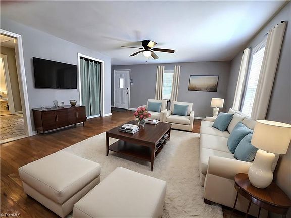 4th image of 1023 Summit Ave