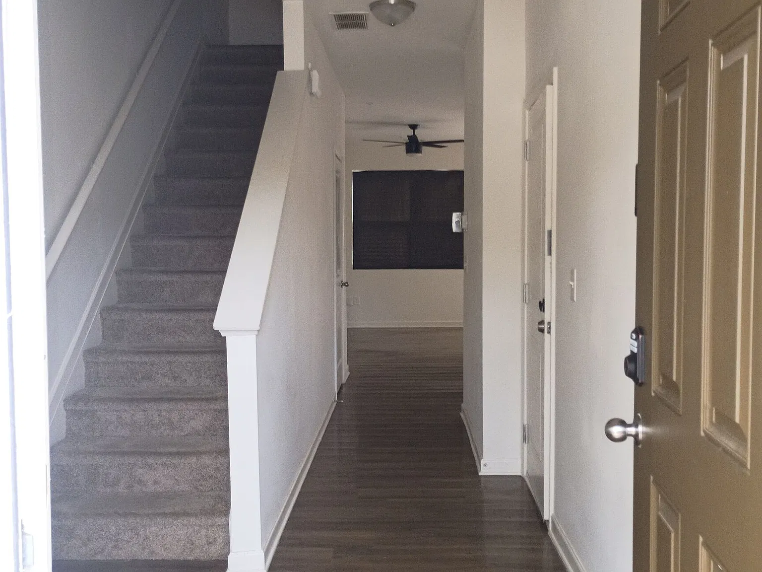 3 bed, 2.5 bath, 2896 sqft, $1,850 — Photo 3