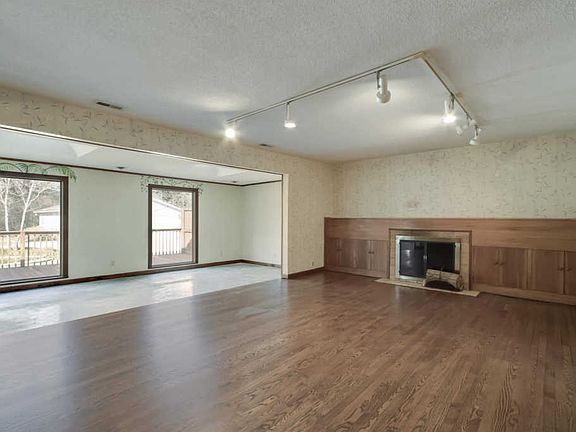 3rd image of 3819 Glenfield Dr