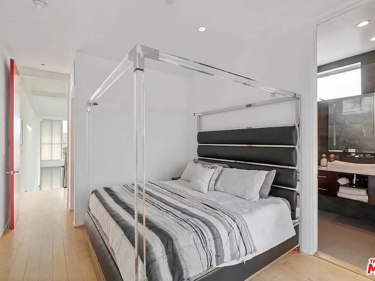 611 N Bronson Ave #10 — Photo 13
