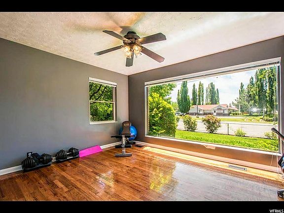 3rd image of 1225 E Elgin Ave
